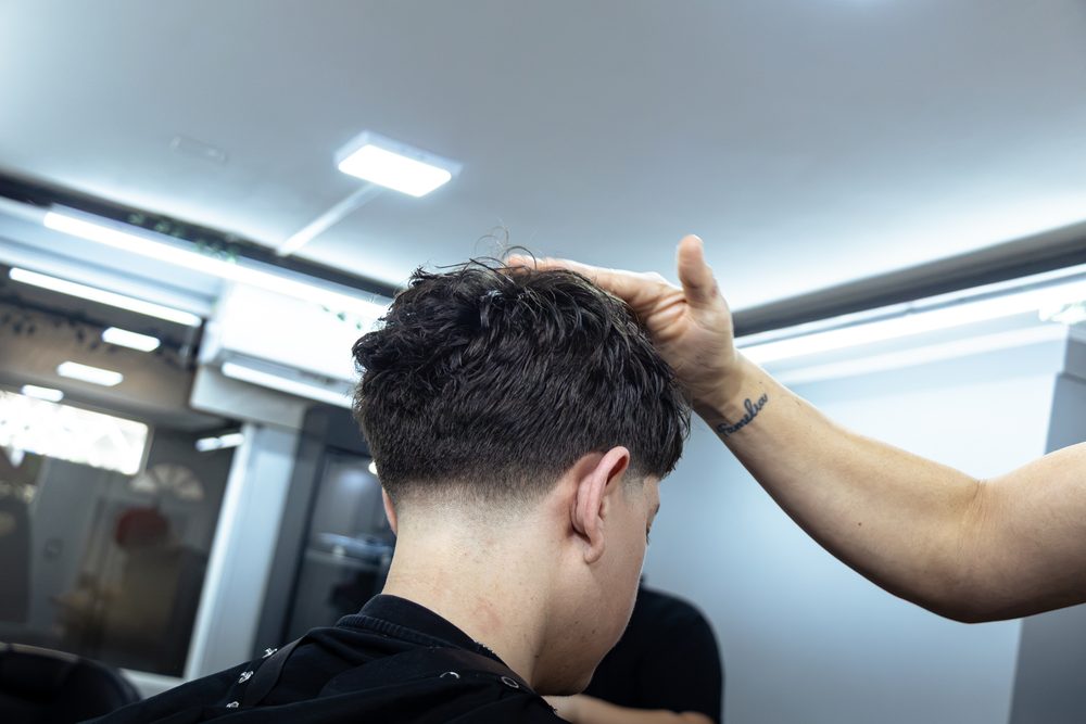 Detalle de corte y peinado